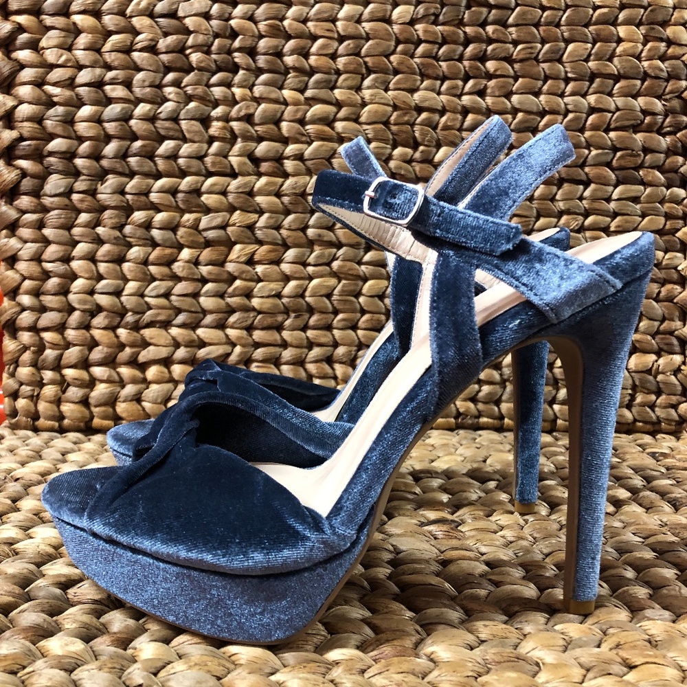 Peep toe pump size 9